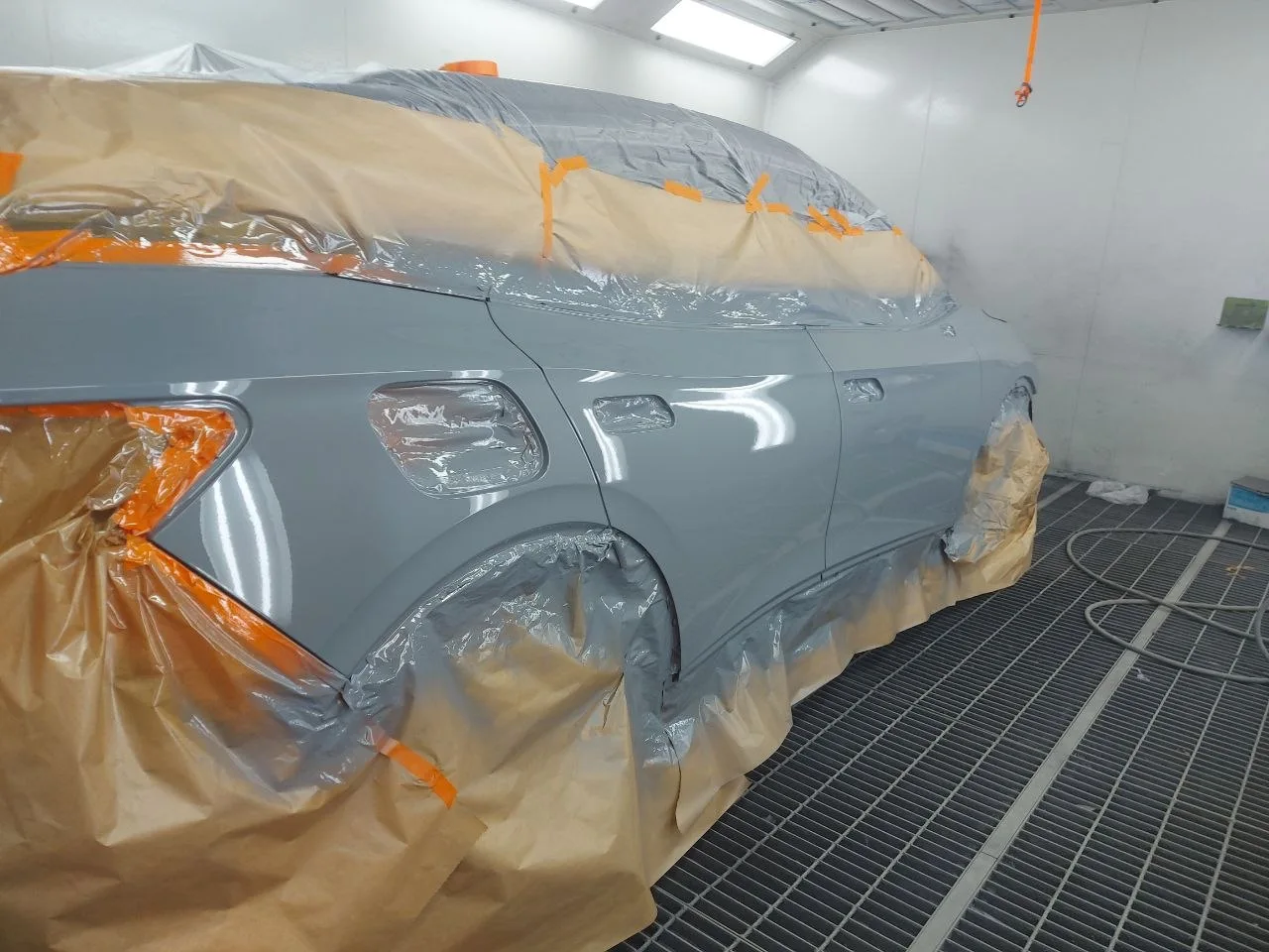 Dažyto automobilio paviršiaus atspindžiai